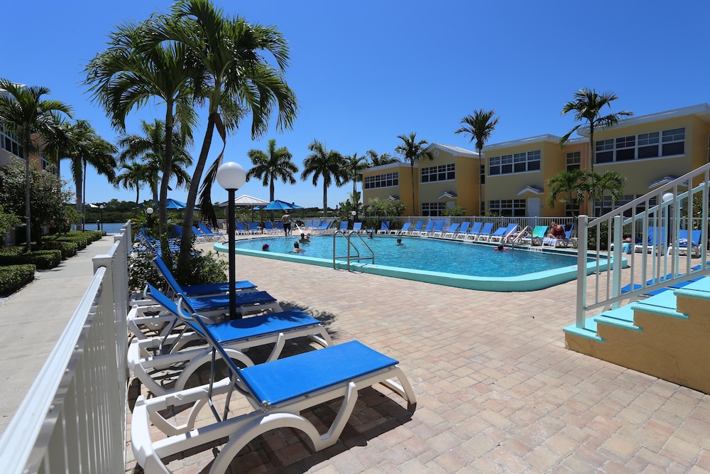 Condo, Multiple Beds (Barefoot On The Shores I) photo 1