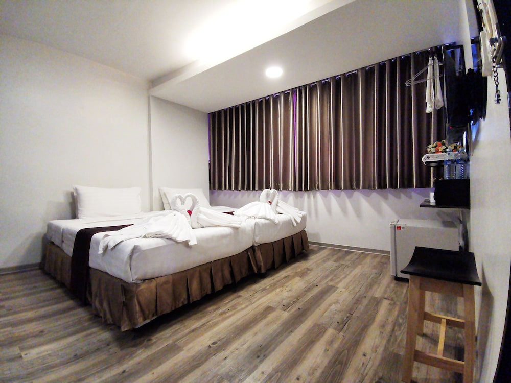 Deluxe Double or Twin Room photo 3