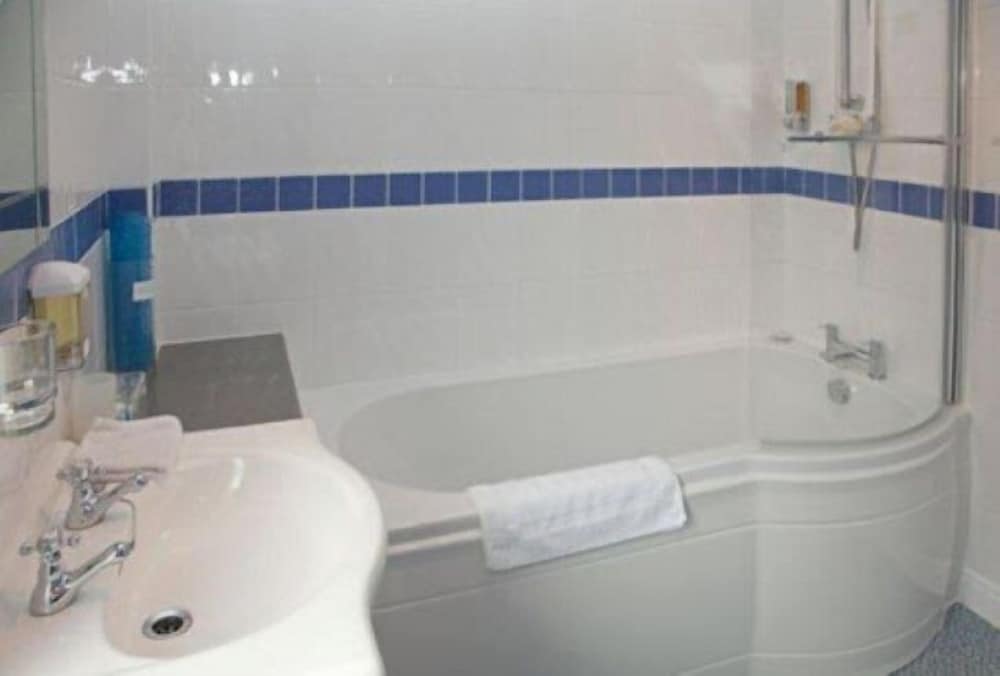 Twin Room, Ensuite photo 3