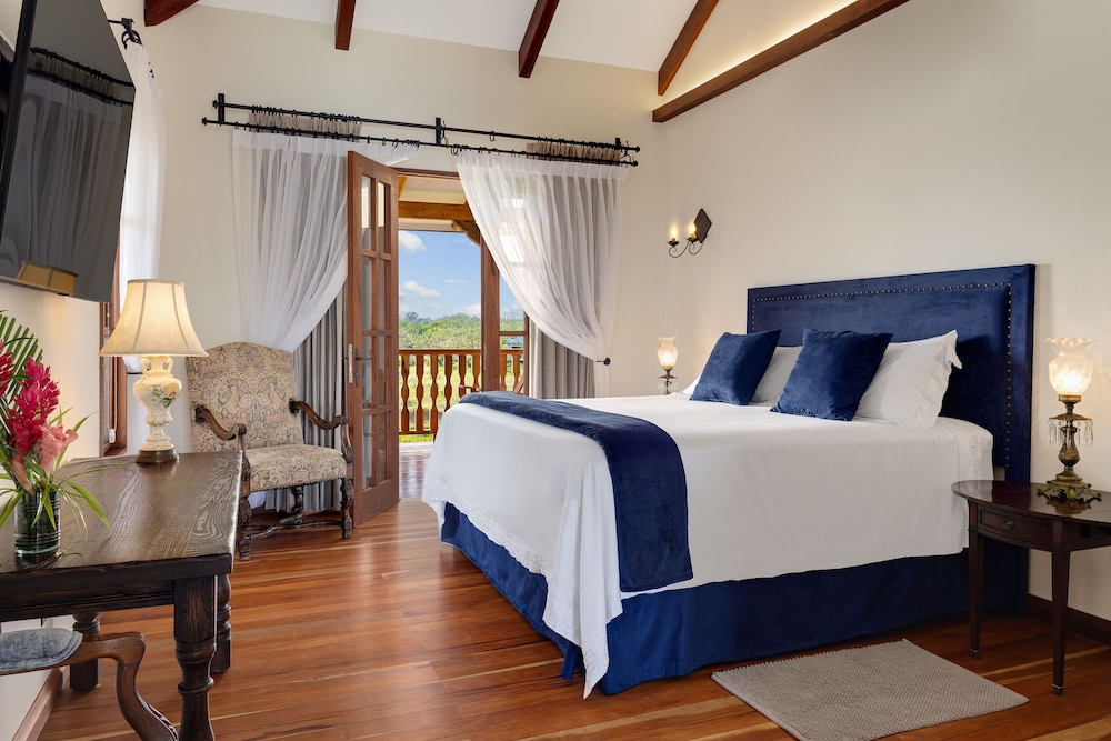 Standard Room, 1 King Bed, Balcony, Garden View (Standard Room)