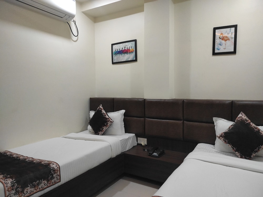 Standard Twin Room - Photo 7