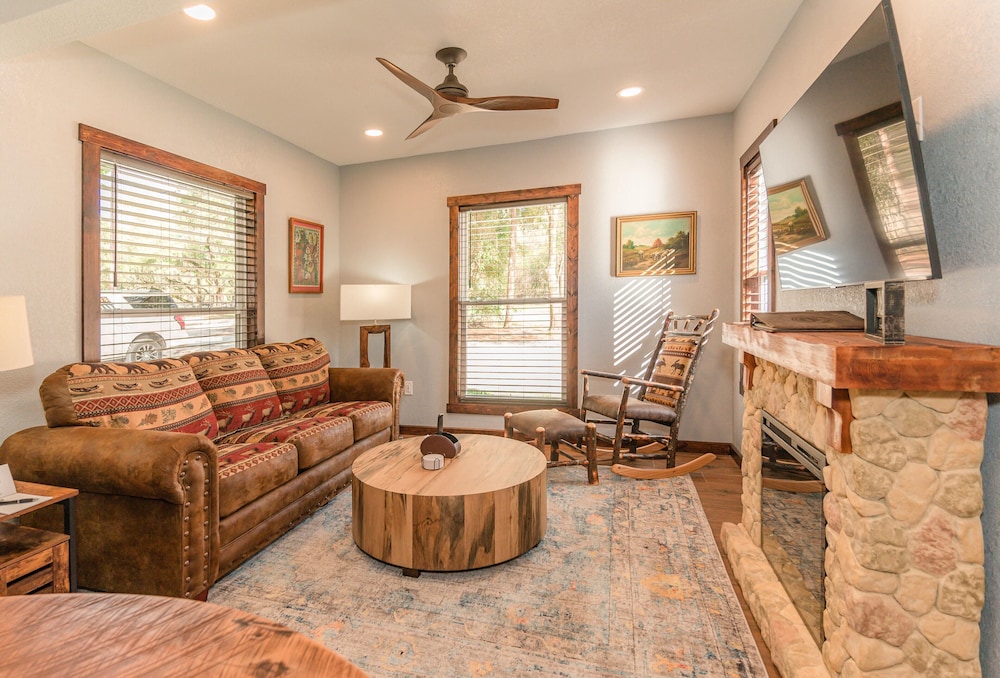 Deluxe Cottage, 1 Bedroom, Roll-in Shower, Pets Allowed