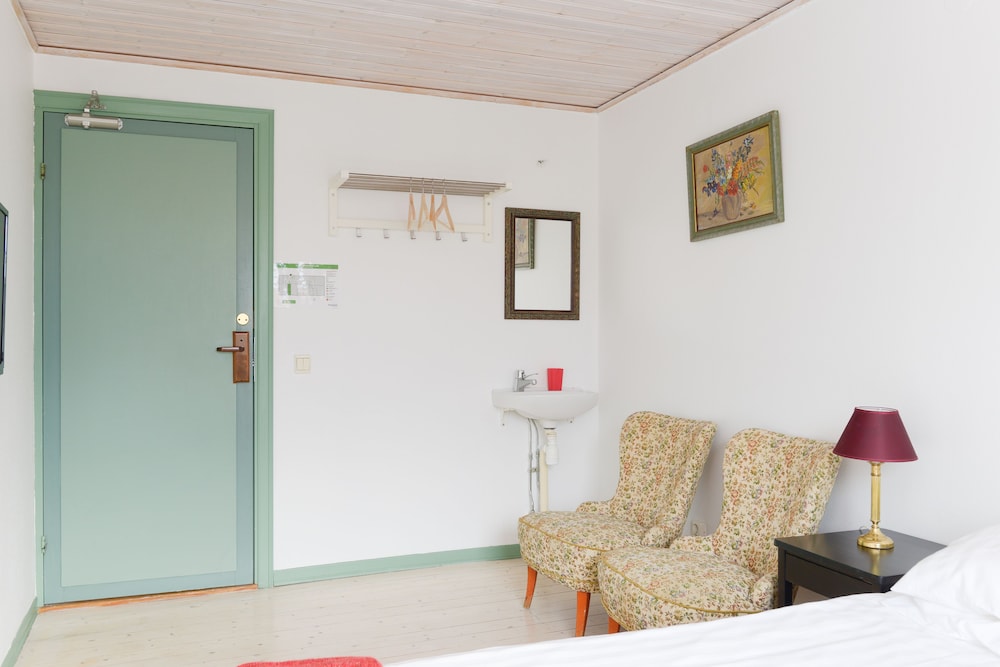 Economy Twin Room photo 1