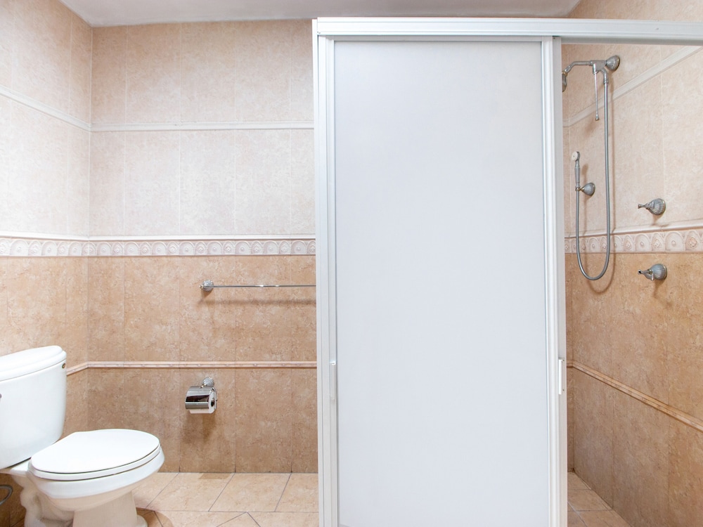 Standard Quadruple Room - Photo 7