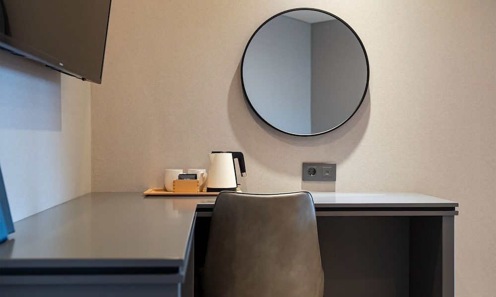 Suite - Photo 19