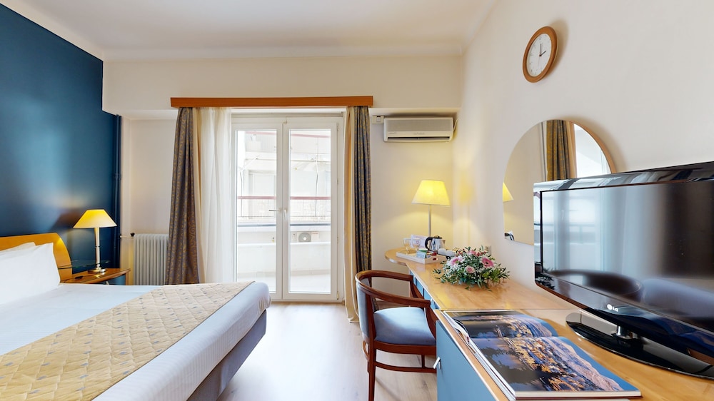 Classic Double Room (Queen Bed) - Photo 3