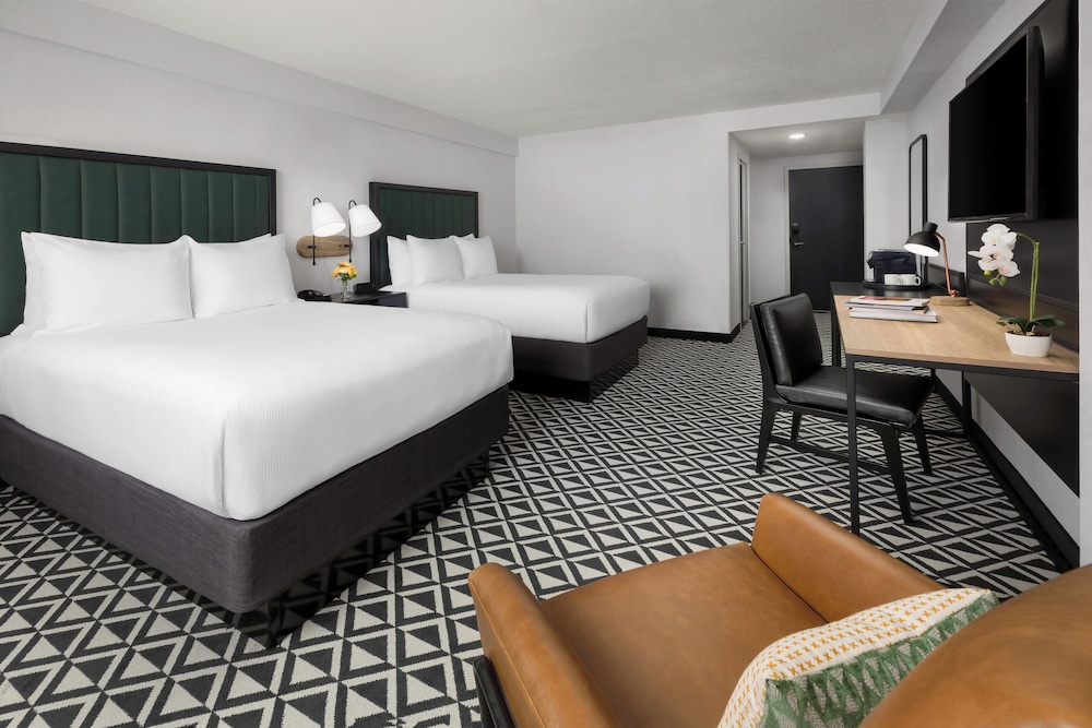 Room, 2 Twin Beds, Accessible (Interior, Roll-In Shower)