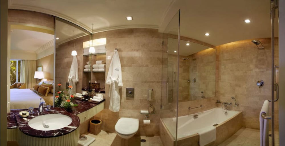 Deluxe Suite - Photo 6