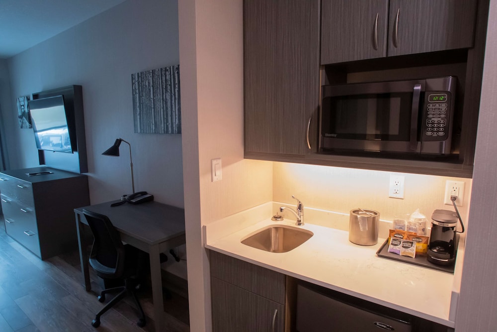 Suite, 1 King Bed, Non Smoking, Kitchen (with Sofabed) - Photo 7