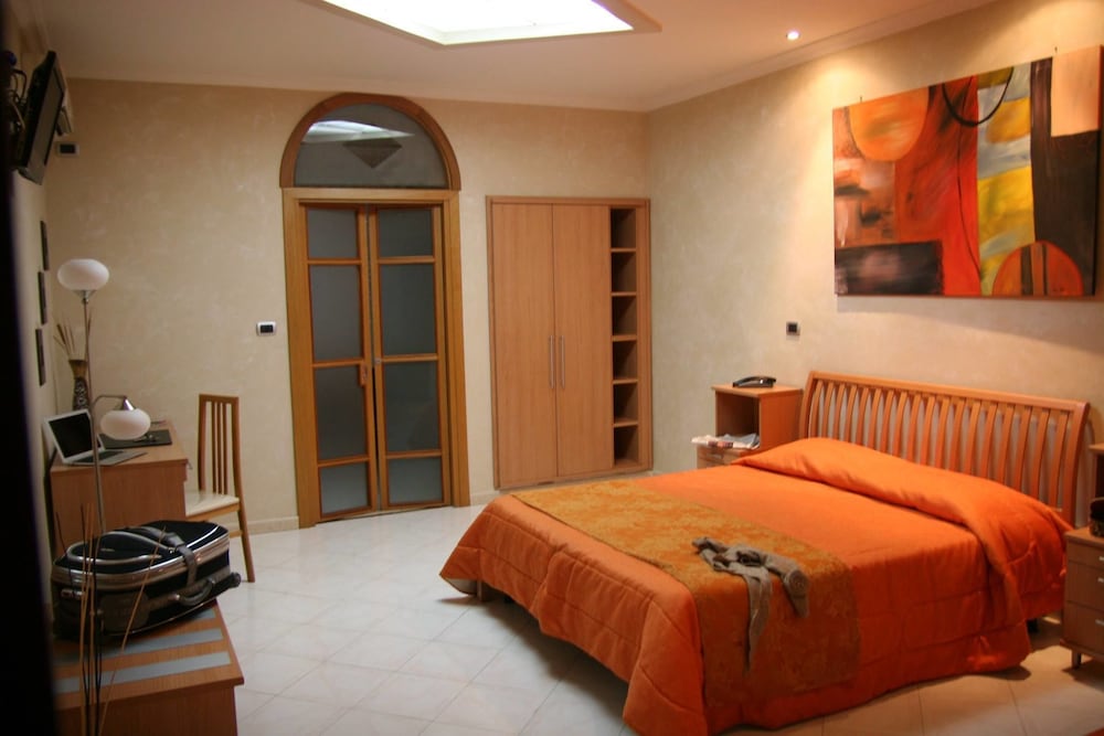 Single Room - Photo 1