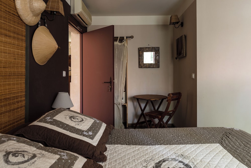 Double Room - Photo 5