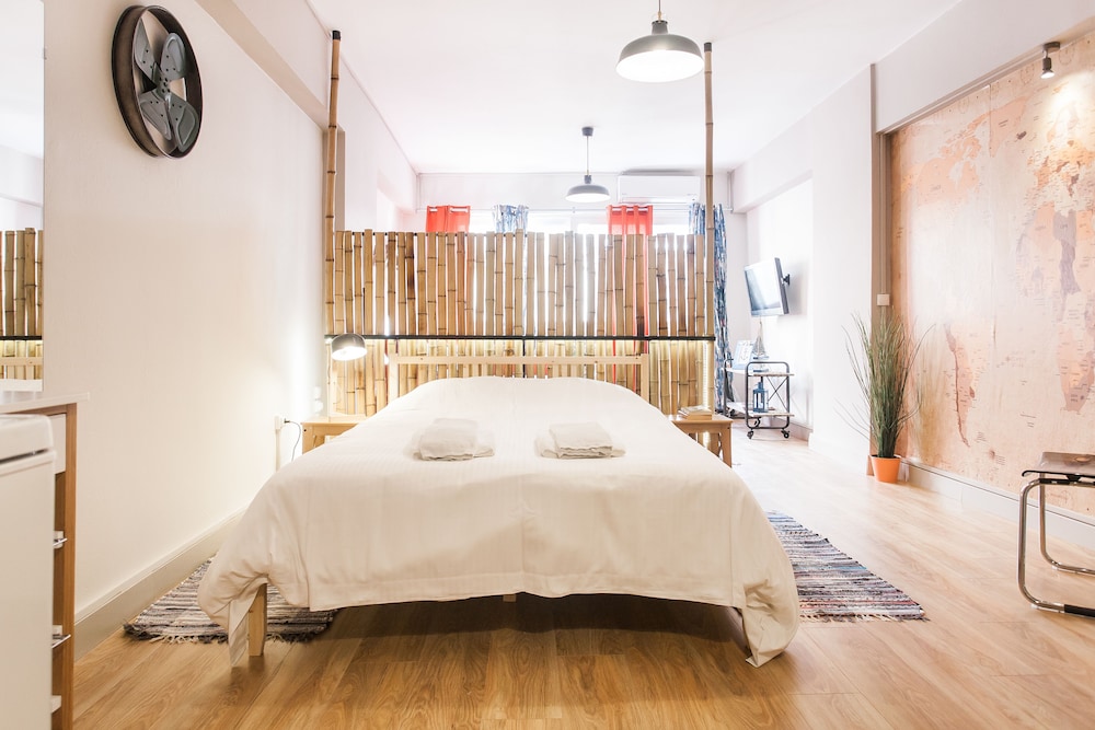 Newly renovated, centrally located near Acropolis