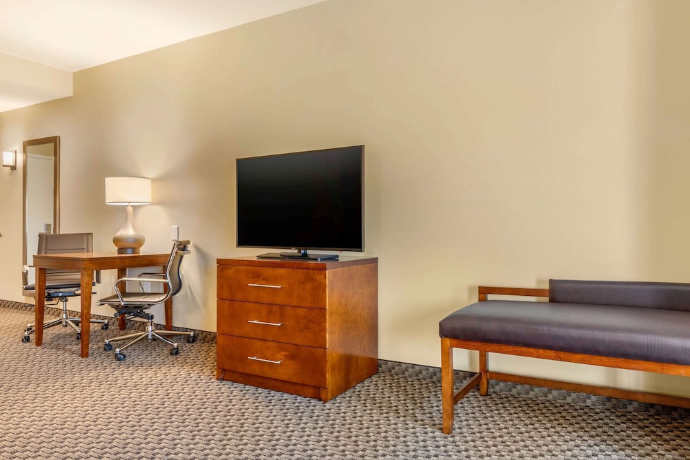 Suite, 2 Queen Beds, Non Smoking - Photo 3