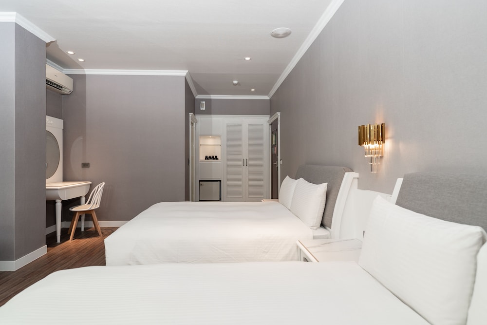 Superior Quadruple Room, 2 Double Beds (2021 renovated) photo 3