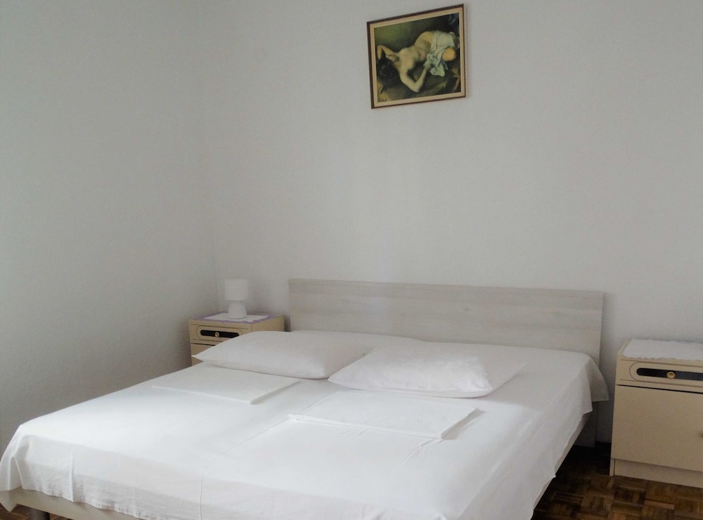 Apartment (Three Bedroom Apartment with Terrace)