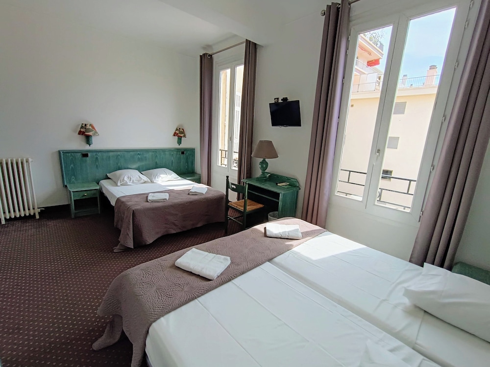Deluxe Room - Photo 3