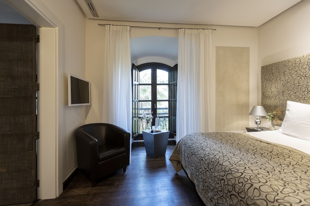Deluxe Room, Garden View - Photo 4
