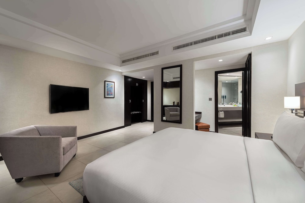 King Executive Suite with City View photo 2