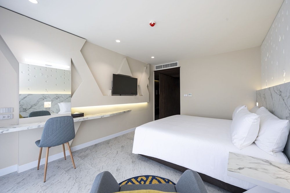 Superior Double Room, River View - Photo 2