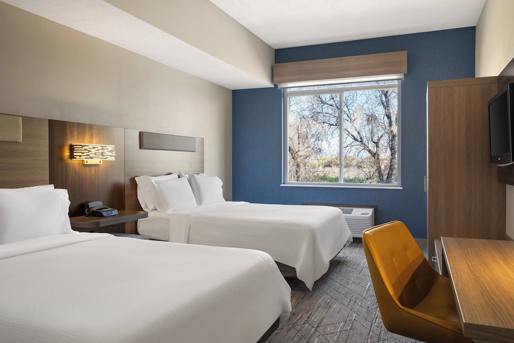 Standard Room, Multiple Beds - Photo 3