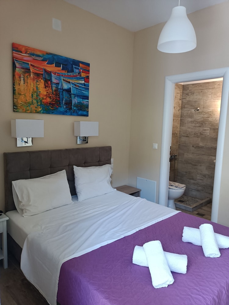 Double Bed Budget Studio photo 3