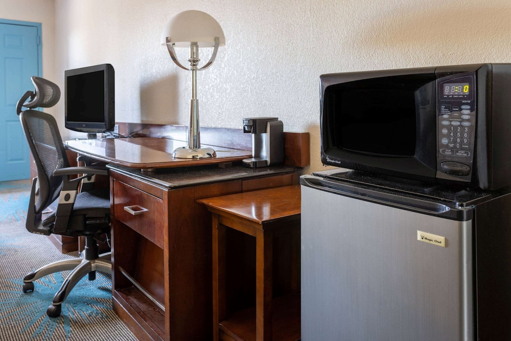 Room, 2 Queen Beds, Accessible, Non Smoking (Mobility, Walk in Shower) - Photo 3