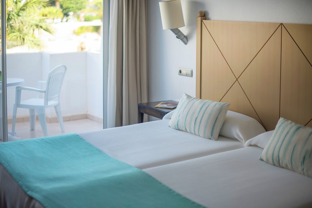 Standard Double Room (2 adults + 1 child) photo 3
