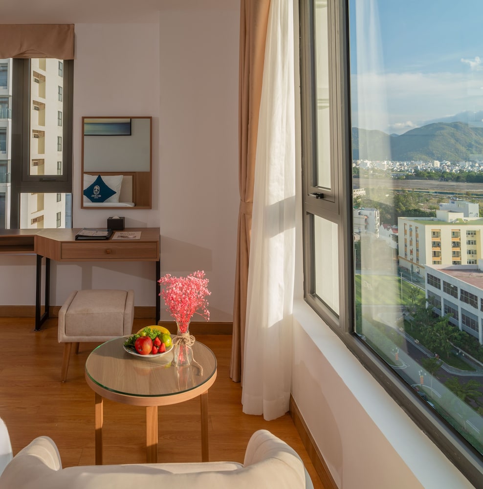 Deluxe Twin Room, City View - Photo 6
