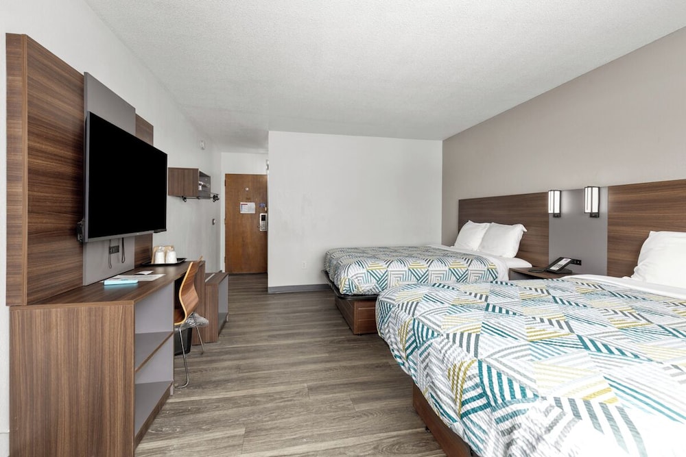 Deluxe Room, 2 Double Beds, Non Smoking, Refrigerator & Microwave - Photo 3