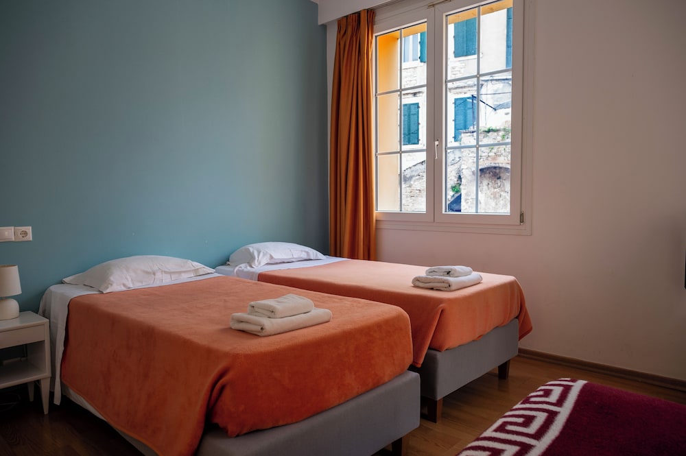 Economy Triple Room, City View - Photo 1