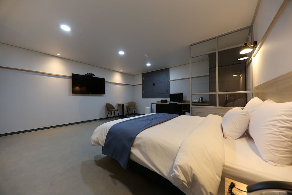 Standard Double Room - Photo 3