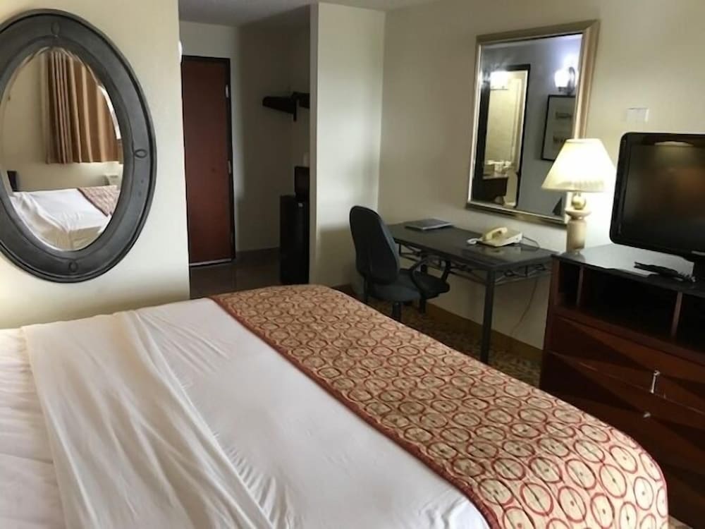 Standard Room, 1 King Bed photo 1