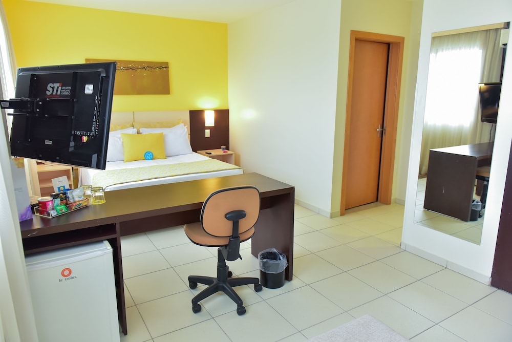 Deluxe Suite, 1 Queen Bed, Non Smoking - Photo 4