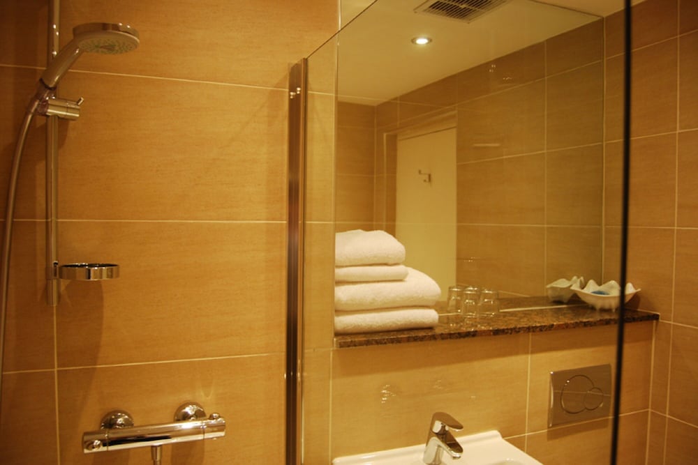Standard Double Room - Photo 5