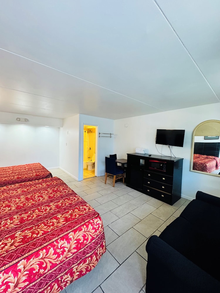 Suite - Photo 26