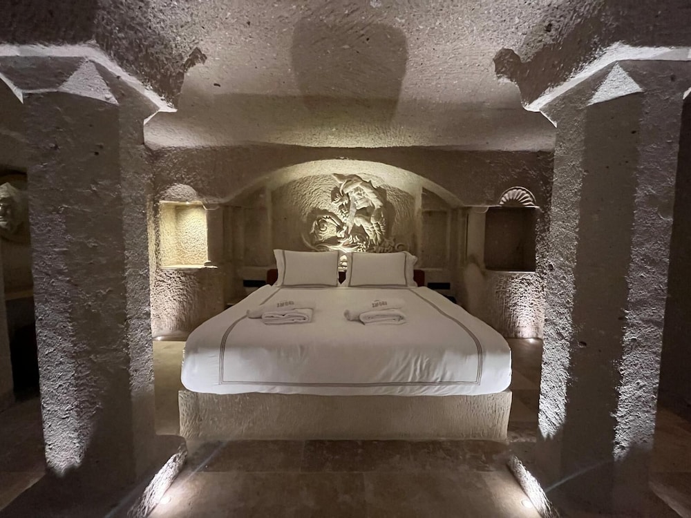 Premium Family Cave Suite