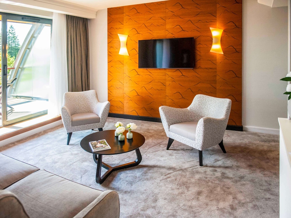 Deluxe Suite, 1 King Bed, Terrace (Grounds view)