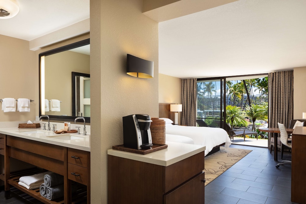 Makai Lanai Room, 2 Queen Beds, Garden View thumbnail 6
