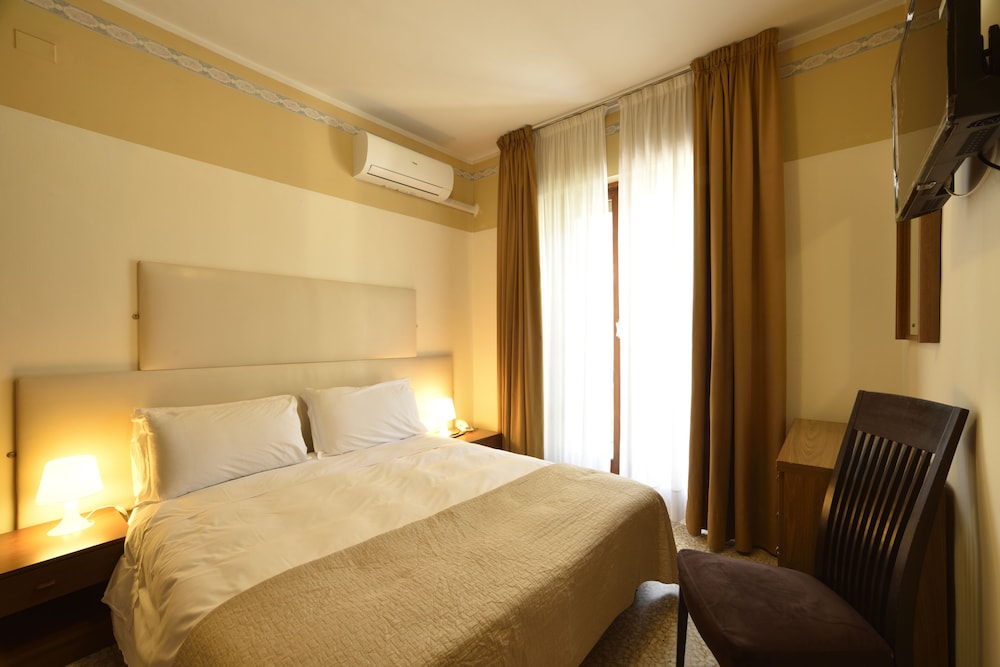 Classic Double or Twin Room photo 1