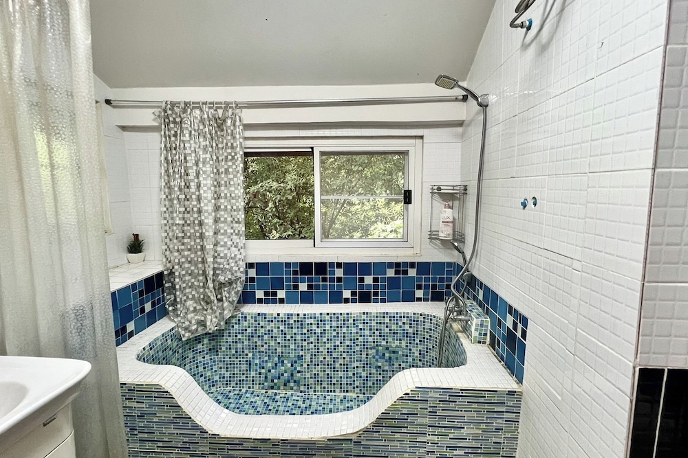 Deluxe Waterfall View - Photo 4
