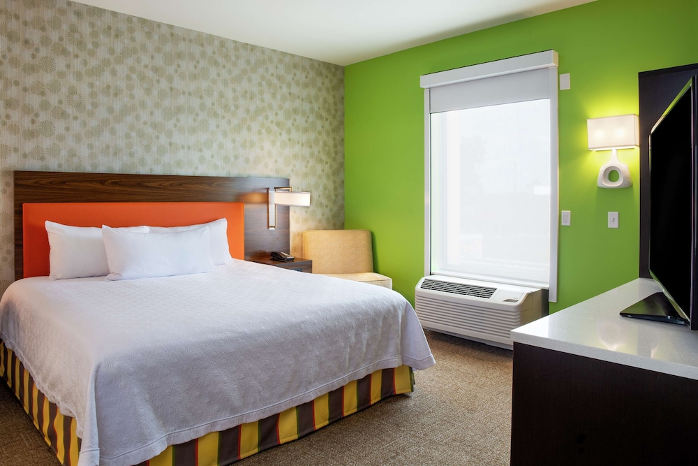 Suite, 1 King Bed, Accessible (Mobility & Hearing, Roll-in Shower) photo 2