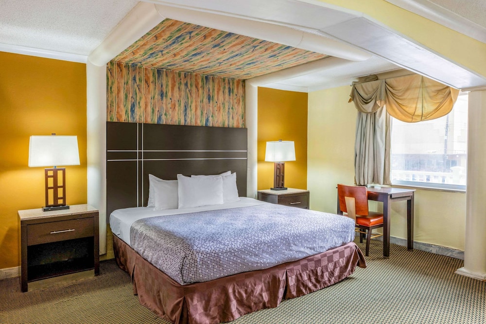 Standard Room, 1 King Bed, Smoking photo 1