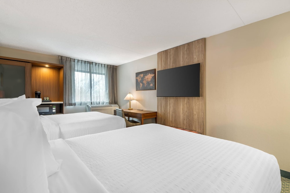 Room, 2 Queen Beds, Non Smoking - Photo 6