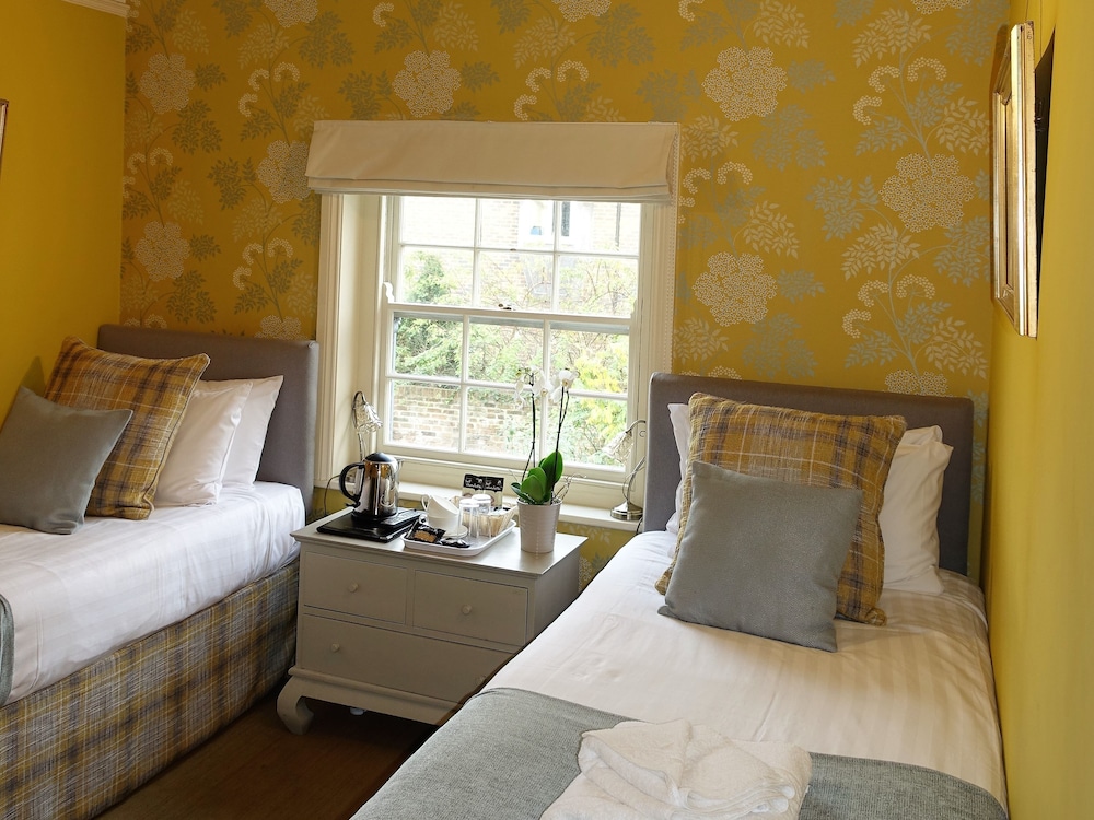 Twin Room, Ensuite (Plus Bath) photo 1