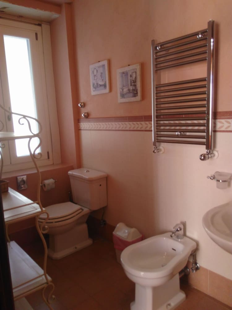 Deluxe Double or Twin Room, Accessible, Private Bathroom photo 3