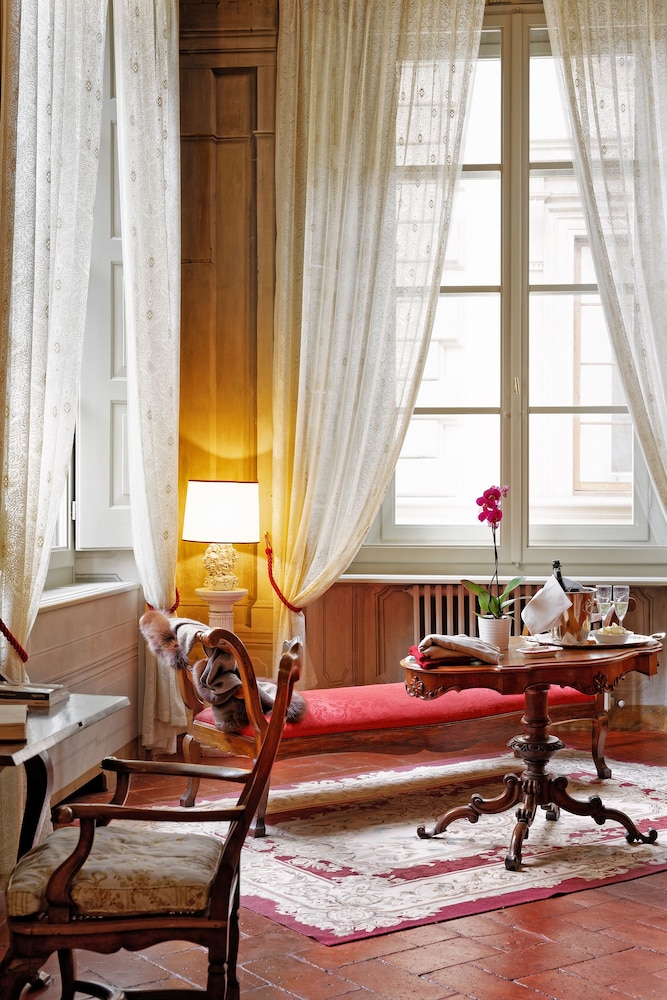 Deluxe Suite, City View (Royal) photo 3