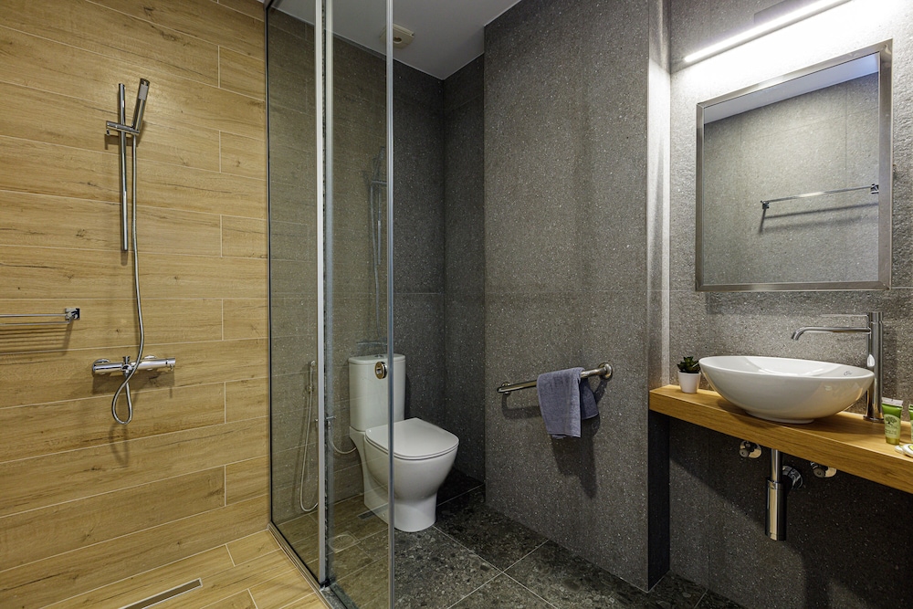 Suite, Accessible, Sea View thumbnail 5