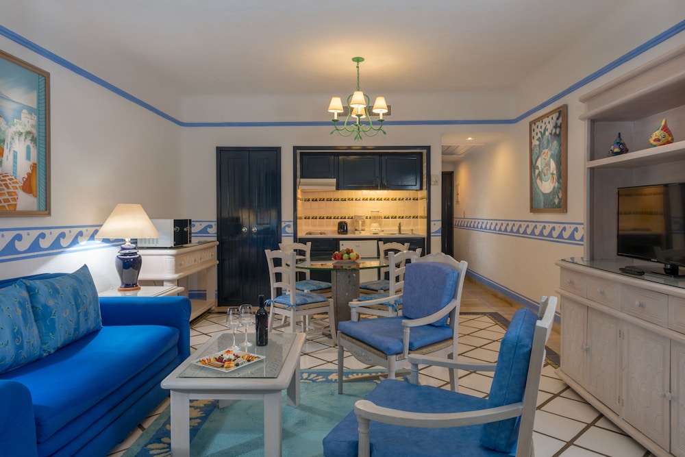 Luxury Suite - Photo 6