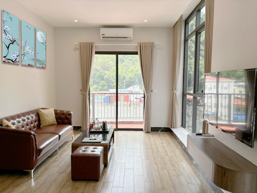 Panoramic Apartment, Balcony, Partial Ocean View