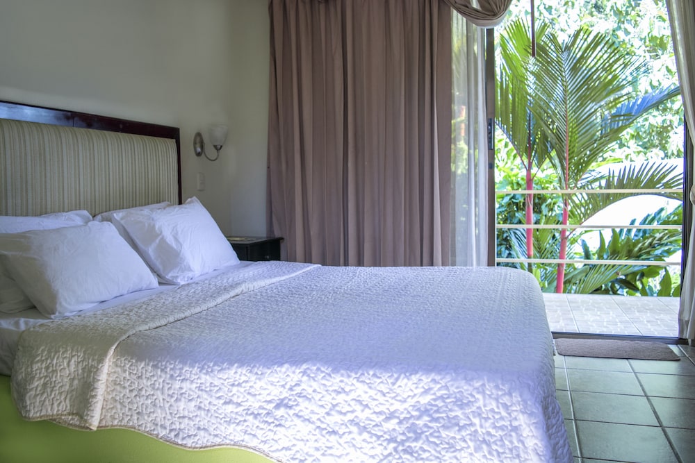 Economy Quadruple Room, Pool View photo 2